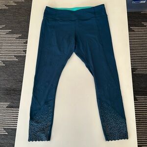 Turquoise lululemon legging with scalloped edge size 10